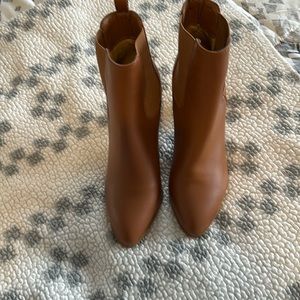 NWOT Woman’s boots- Billini